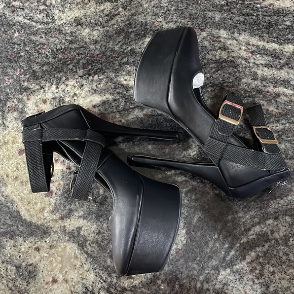 Qupid | Platform Heels - Picture 5 of 12